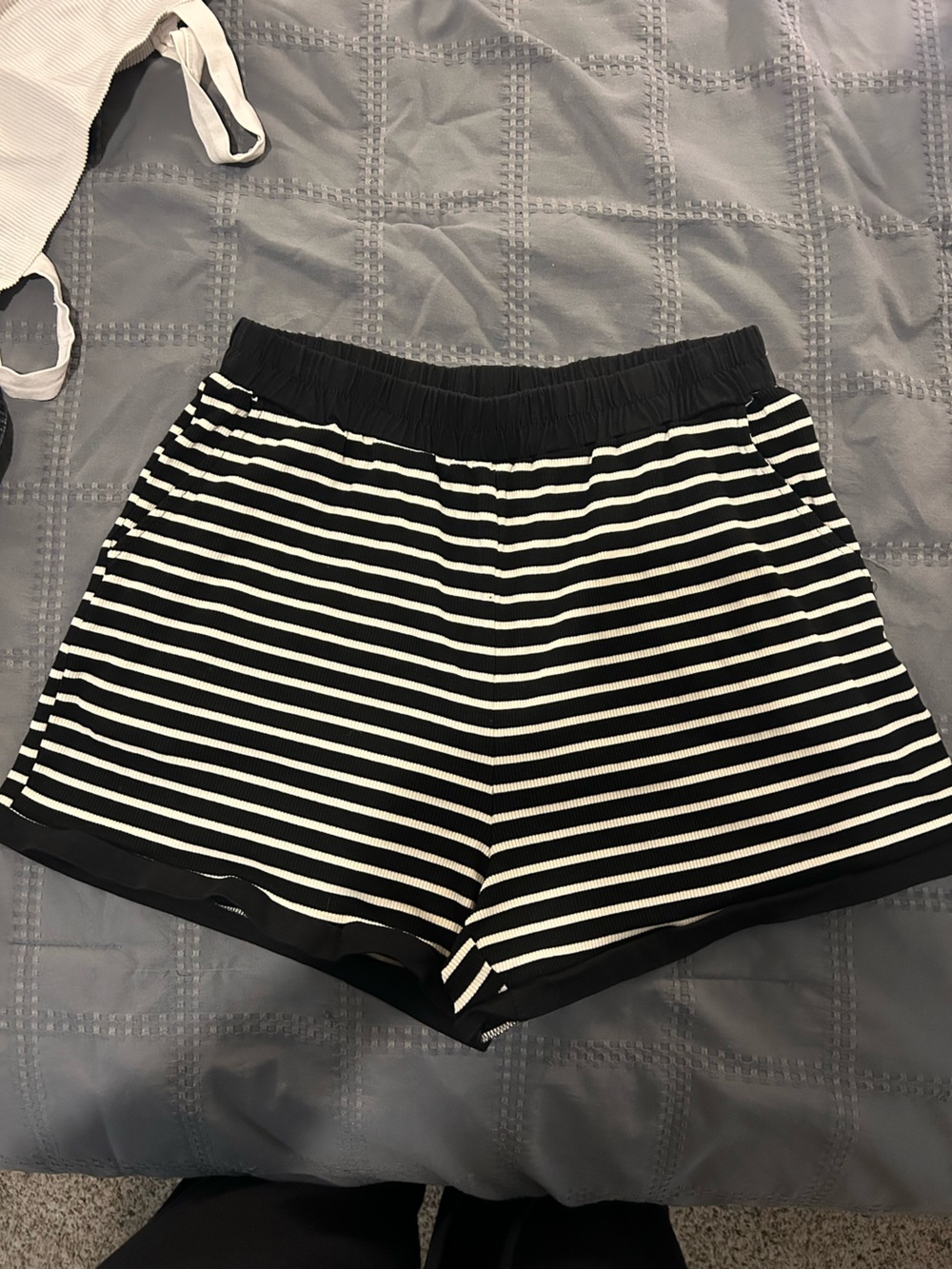 (FREE when bundled) Stripped shorts